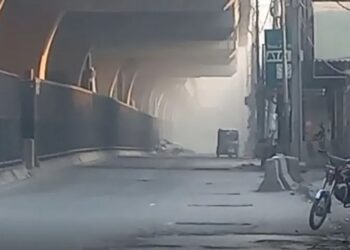 A Pakistani paramilitary base in Peshawar comes under attack