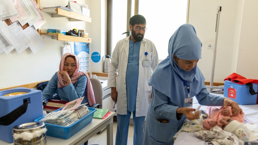 UN Says Thousands of Migrants Returning From Iran Tested for Tuberculosis Daily