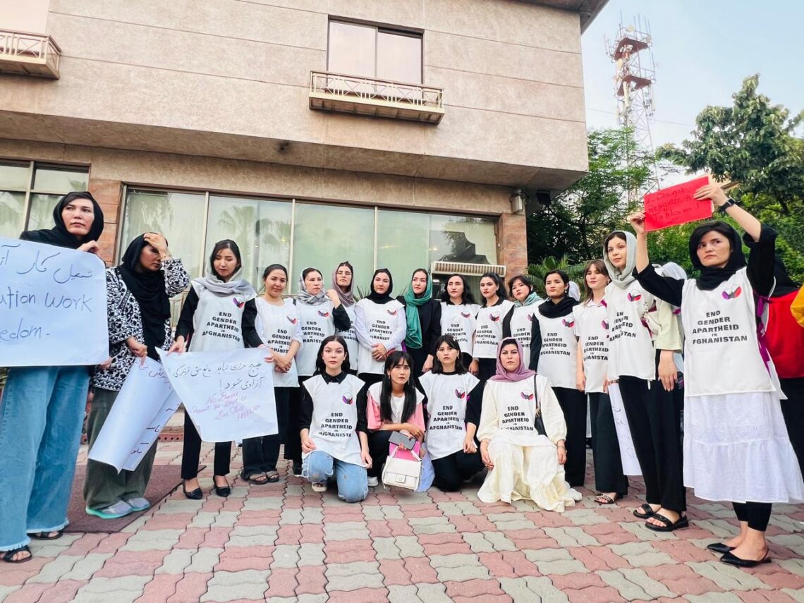 Mouvements de femmes : l’inaction mondiale alimente les abus des Taliban