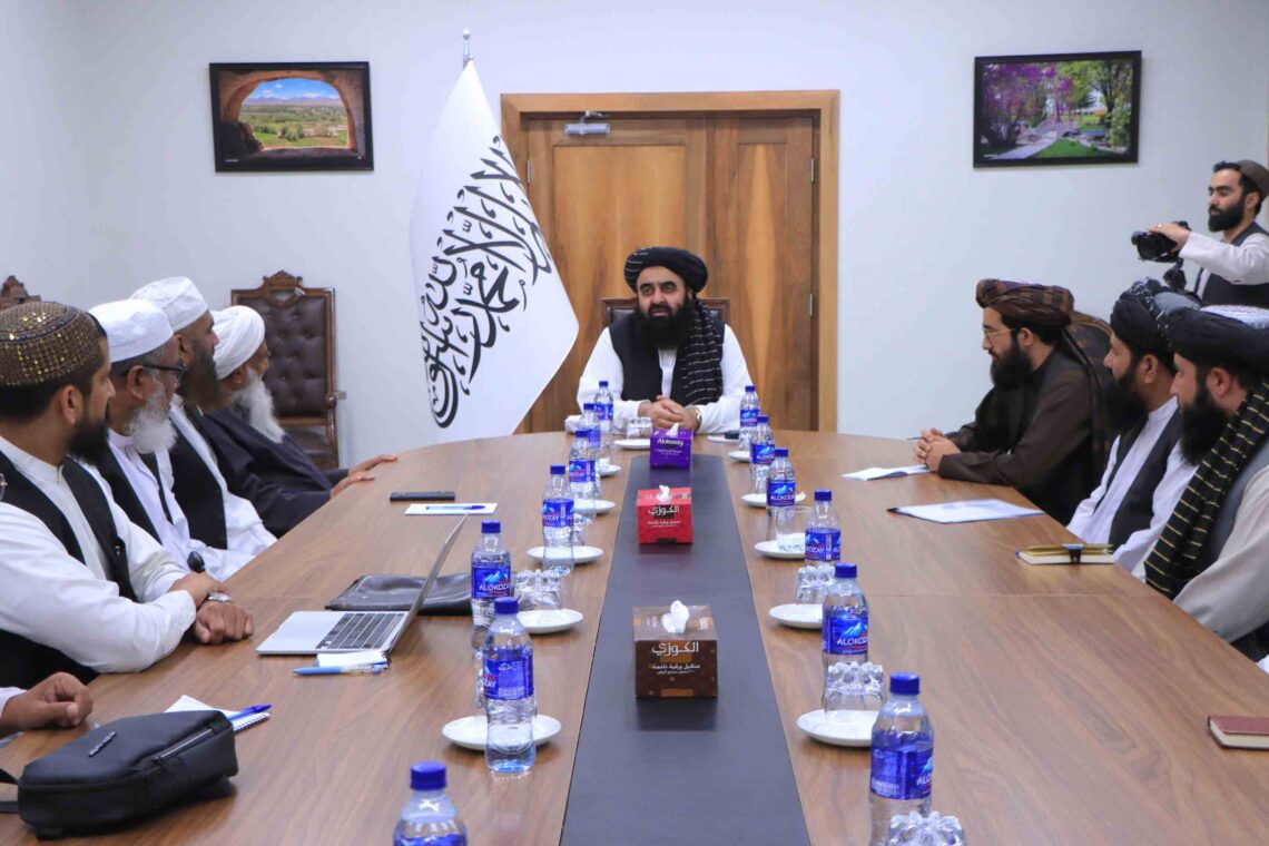 Les Taliban lèveront « bientôt » l’interdiction d’éducation des filles, affirme un religieux bangladais