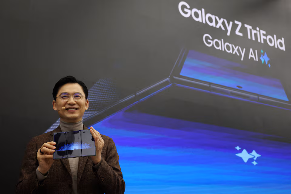 Un nouveau pas vers l’avenir du mobile : Samsung dévoile un smartphone à trois volets