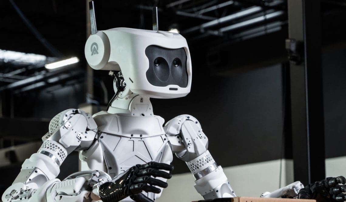 رونمایی «آپترونیک» از رُبات انسان‌نمای جدید