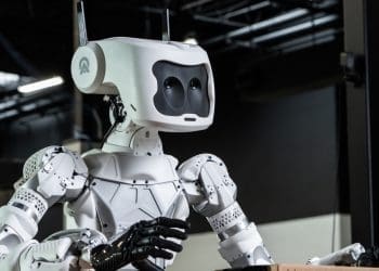 رونمایی «آپترونیک» از رُبات انسان‌نمای جدید