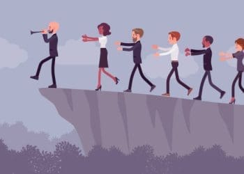 چرا فریب ایدئولوژی را می‌خوریم؟