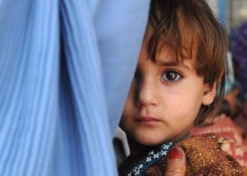 مادرِ آواره: حق خریدن شیر برای کودک ۱ ساله‌ام را ندارم