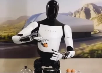 تِسلا پیش‌رفته‌ترین رُبات انسان‌نمای خویش را معرفی کرد