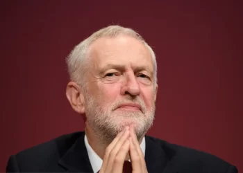 رهبر سابق حزب کارگر بریتانیا: دولت بریتانیا باید از پرونده‌ی «نسل‌کشی» اسرائیل در غزه حمایت کند