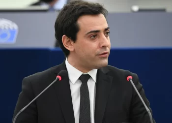 «بازگشتِ دیو»؛ رهبر لیبرال‌های پارلمان اروپا پیروزی راست افراطی در انتخابات ژوئن اروپا را «غیرقابل مدیریت» می‌کند