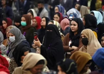 زنان معترض: بازداشت زنان و دختران تهدید جدی به حیثیت‌شان است