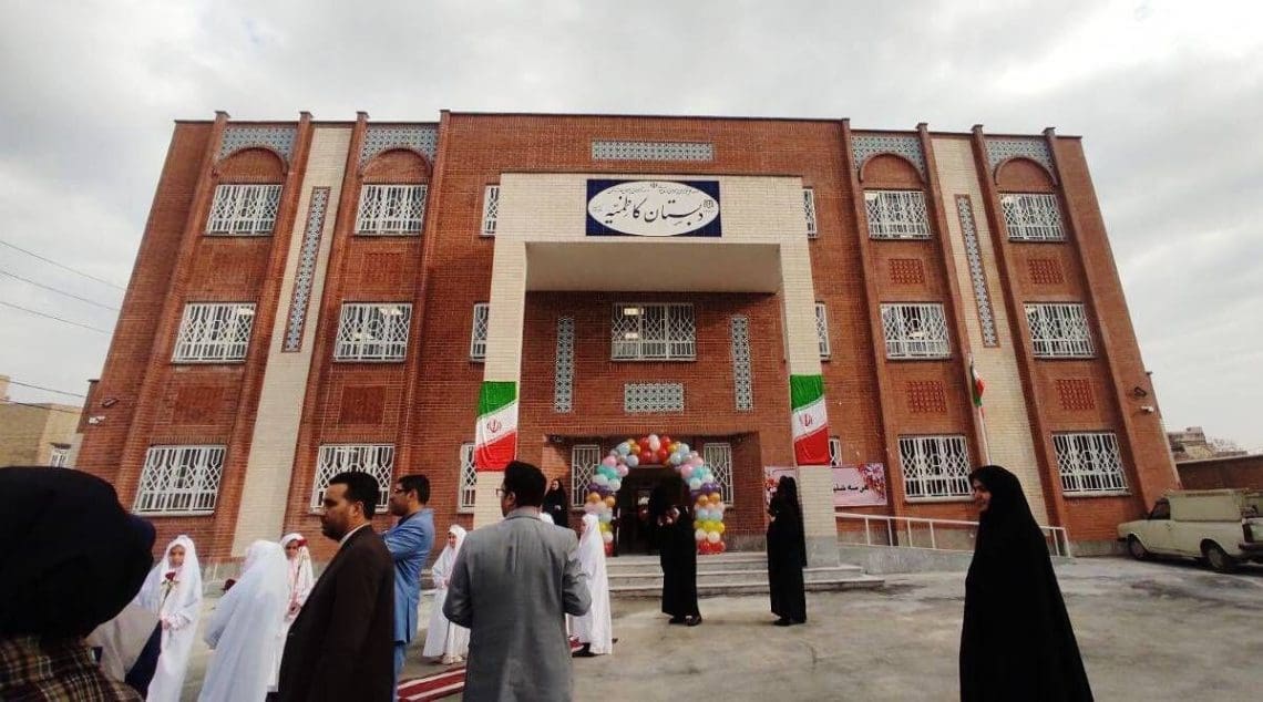 مقام ایرانی: دوهزار صنف درسی به دانش‌آموزان افغانستانی اختصاص داده شده‌اند