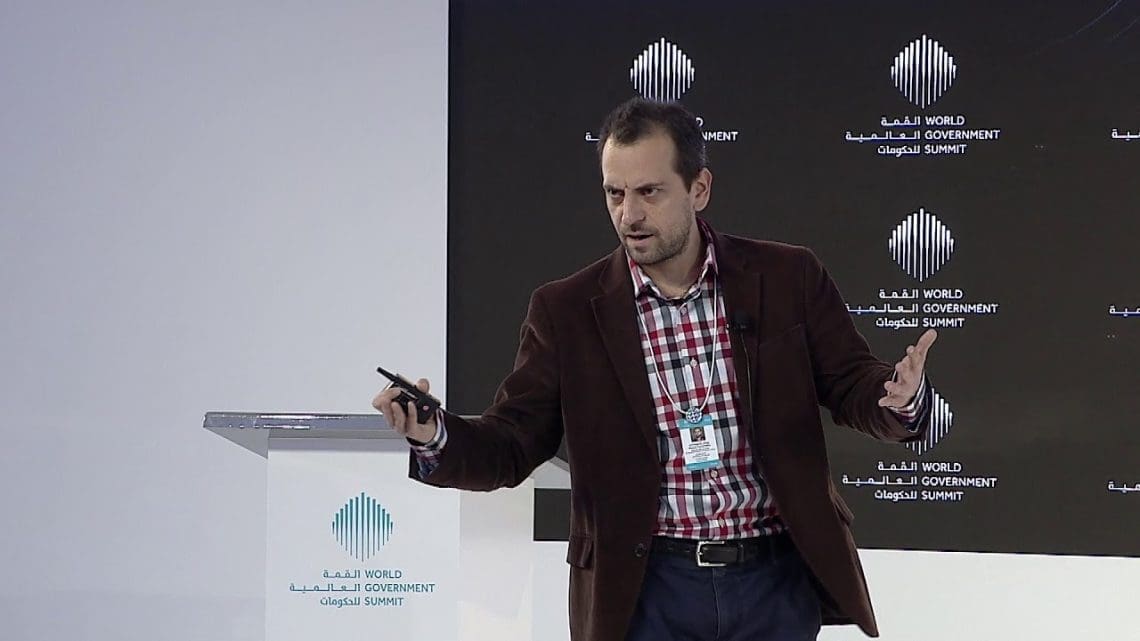 پژوهشگرِ تحت حمایت ایلان ماسک میگوید هوش مصنوعی «غیرِقابل کنترل» است و هماینک باید کنار نهاده شود