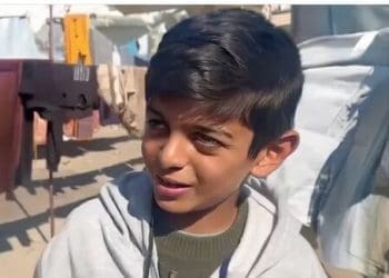 «نیوتنِ غزه»؛ نوجوانی در غزه که تاریکی پناه‌گاهش را به‌روشنی تبدیل کرد