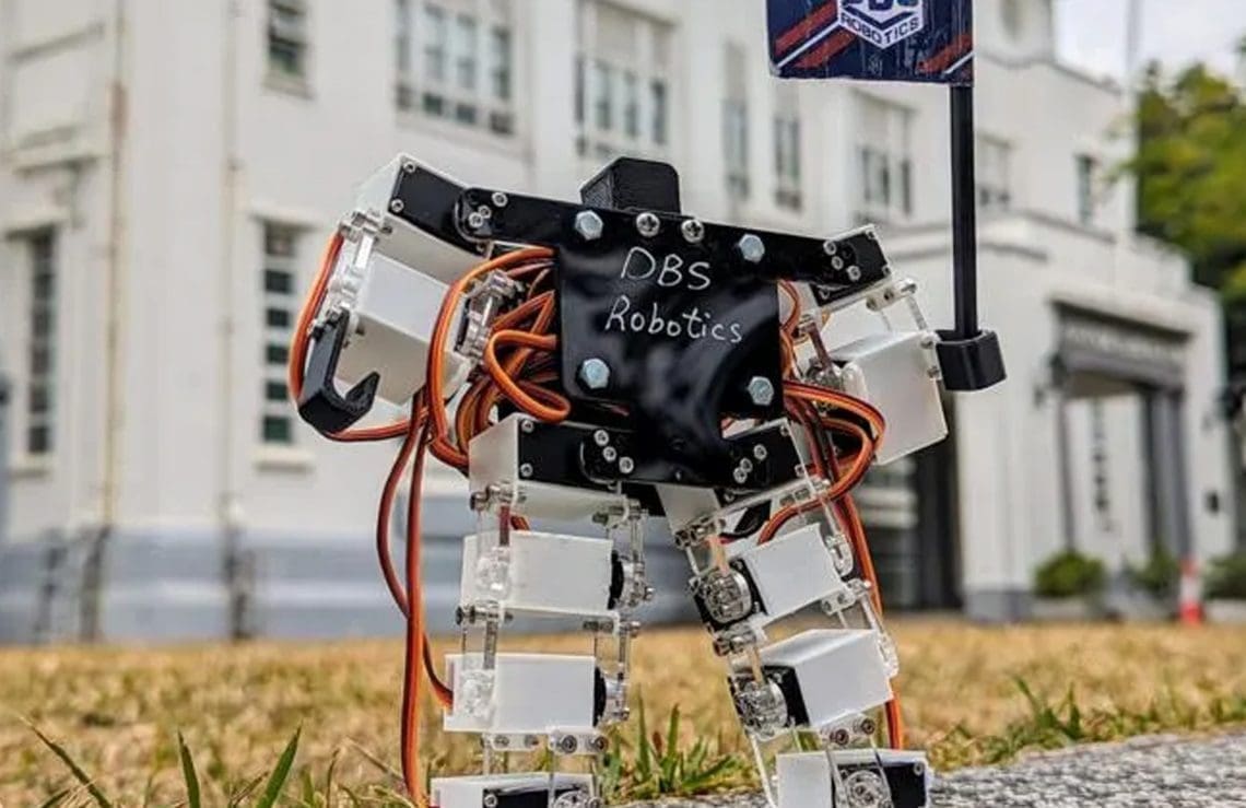 ساخت رُبات انساننما توسط دانشآموزان مکتب/مدرسه