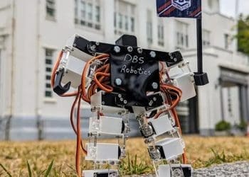 ساخت رُبات انسان‌نما توسط دانش‌آموزان مکتب/مدرسه