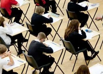 پژوهش‌ها نشان می‌دهند که نمراتِ دوره‌ی ثانویه پیش‌بینی کننده‌ی خوبی برای آینده‌ی جوانان است