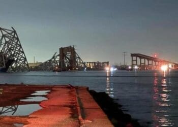 پُل کی‌ بالتیمور پس‌ از برخورد با یک کشتی فرو ریخت