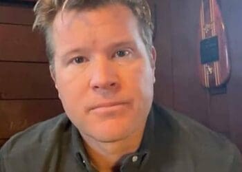 مقام پیشین ارتش امریکا: حمل سلاح‌های ما توسط طالبان نشان‌دهنده‌ی ضعف امریکا در جهان است