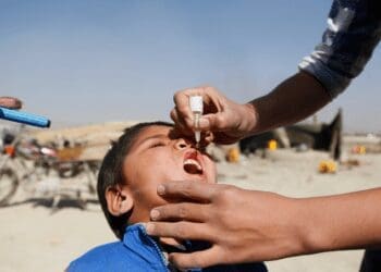 بیل‌گیتس می‌گوید که از بین بردن فلج اطفال تضمین نشده و به حمایت جهانی نیاز دارد