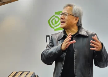 بنیان‌گذار شرکت انویدیا: ما کمپیوترها را هوشمندتر می‌سازیم، پس نیاز به یادگیری علوم کمپیوتر نیست