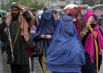 مجله‌ی امریکایی:‌ زنان افغانستان از به رسمیت شناخته‌شدن طالبان می‌ترسند