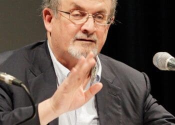 سلمان رشدی: فلسطین آزاد دولتی چون طالبان و دست‌نشانده‌ی ایران خواهد بود