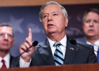 سناتور ارشد امریکایی: اسرائیل باید به نوار غزه «بمب اتمی» پرتاب کند