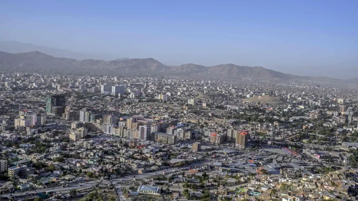 گرمای طاقت‌فرسا و تاریکی؛ پرچاوی‌های برق کابل در فصل گرما برای مردم مشکل‌ساز شده است