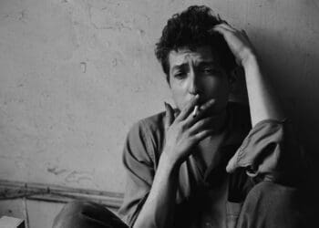 دمیدن در باد؛ نگاهی به یکی از ژرف‌ترین ترانه‌های تاریخ