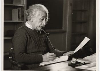 با پنج کتاب مورد علاقه‌ی آلبرت اینشتین آشنا شوید