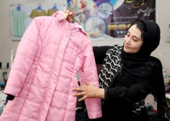 زنان افغانستان با حمایت یوان‌دی‌پی مهارت‌های درآمدزایی یاد می‌گیرند