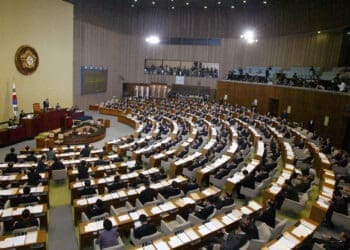نتیجه‌ی بحث‌برانگیز پارلمان کوریای جنوبی؛ ناکامی استیضاح یون و ادامه‌ی اختلافات