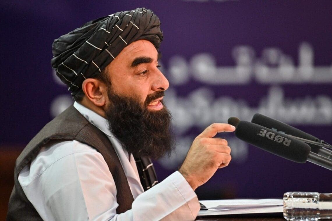 مجاهد: معاش کارمندان همه‌ی ادارات در ماه جاری پرداخت خواهد شد