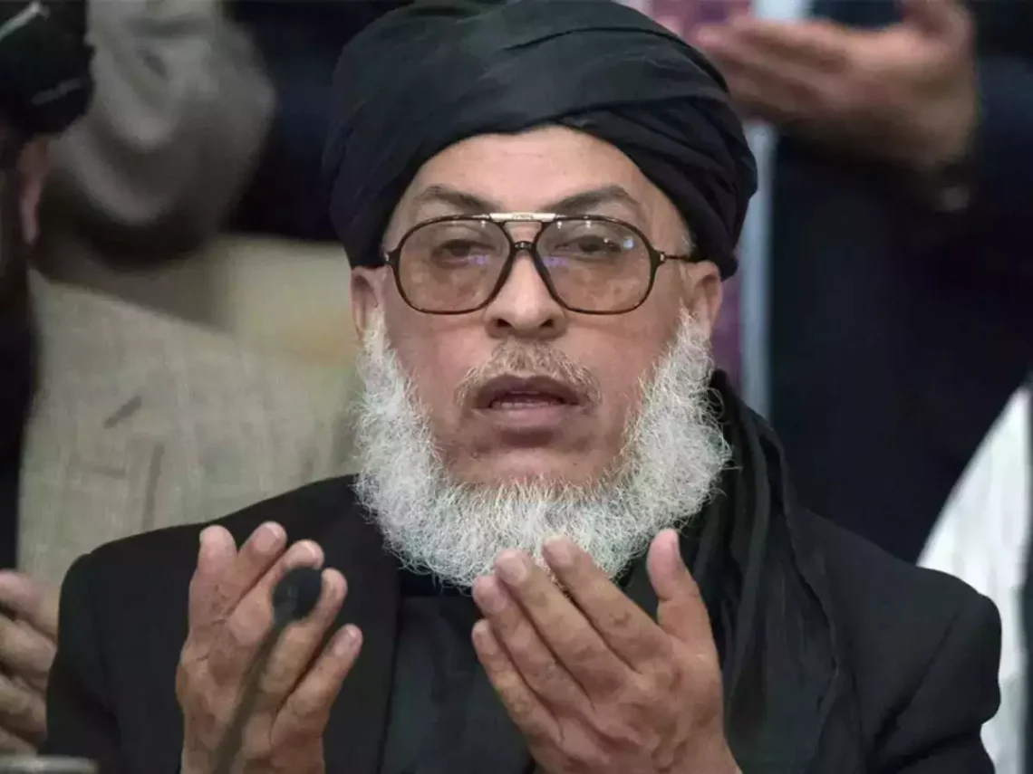 استانکزی می‌گوید که دلیل سقوط نظام‌های قبلی افغانستان فاصله بین «دانشگاه و مدرسه» بود