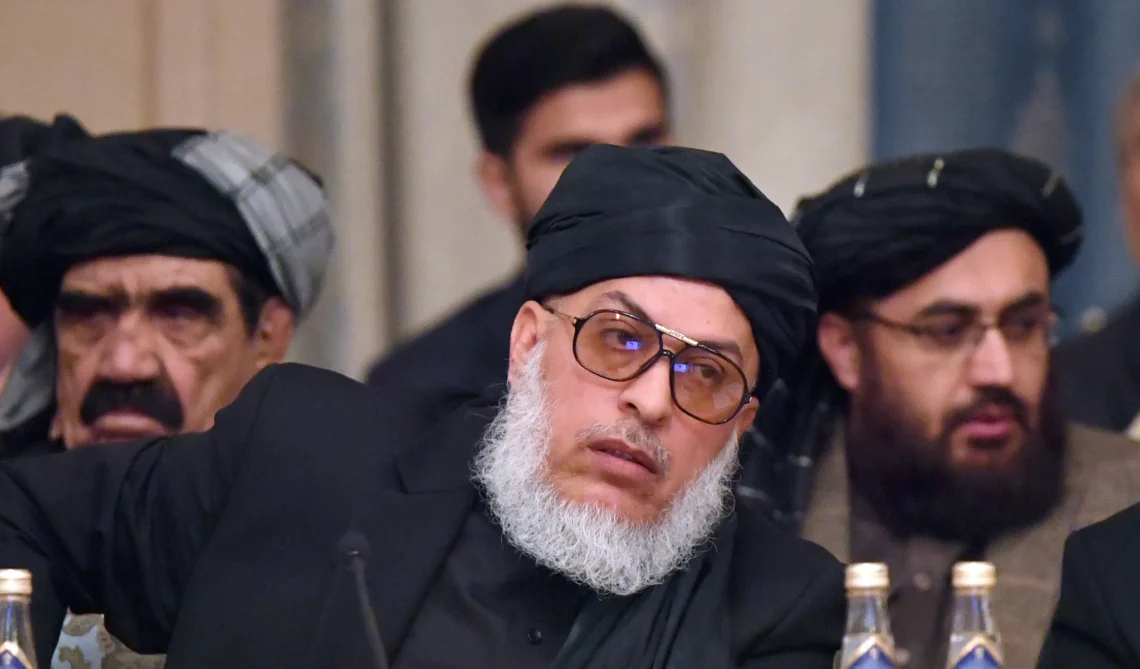 استانکزی: استفاده‌ از «مادر بمب‌ها» و سلاح‌های کیمیاوی اقلیم و اقتصاد افغانستان را آسیب زد