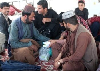 بسته ماندن گذرگاه تورخم برای سومین روز متوالی؛ صدها مسافر سرگردان و بازرگانی متوقف است