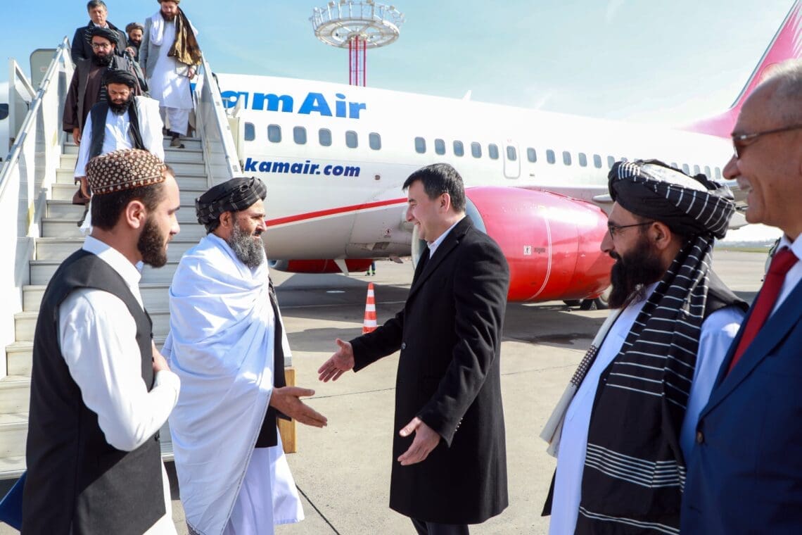 تاشکند، ایستگاه پرتردد طالبان؛ عبدالغنی برادر به ازبیکستان رفت