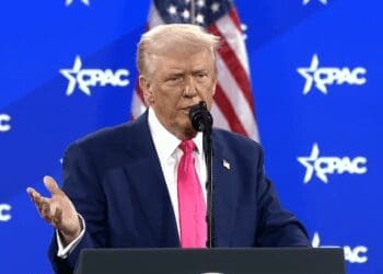 ترمپ: طالبان با جنگ‌افزارهای ما رژه می‌روند، این مرا خشمگین می‌کند