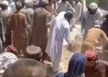 کشته و زخمی شدن بیش از ۲۰ تن در انفجاری در وزیرستان