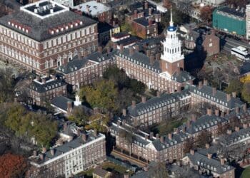 رویارویی تاریخی؛ دانشگاه هاروارد درخواست‌های ترمپ را «غیرقانونی» خواند و رد کرد 