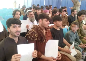 حدود ۶۰۰ مهاجر افغانستان در سه روز از زندان‌های پاکستان آزاد شده‌اند