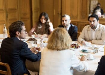 سیاست‌مدار فرانسوی: مردم افغانستان به «شجاعت عظیم» احمد مسعود نیاز دارند