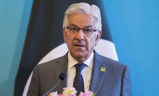 وزیر دفاع پاکستان: مهاجران افغانستان «آبرومندانه» بیرون شوند