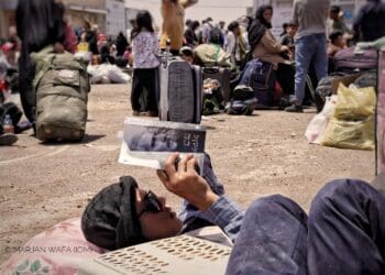 «چون بوی تلخ خوش کندر»؛ حکایت صبور، پسرک مهاجر واژه‌ها