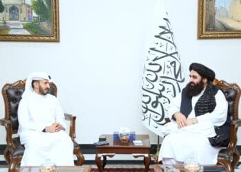 متقی با کاردار قطر در کابل درباره‌ی ارتقای سطح روابط دیپلوماتیک گفت‌وگو کرد