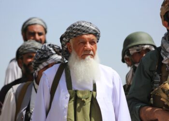 اسماعیل خان: با هر شیوه‌ی ممکن باید دولت عادل در افغانستان تشکیل شود