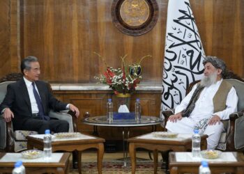 وزیر خارجه‌ی چین از طالبان خواست به نگرانی‌های امنیتی کشورش توجه کند