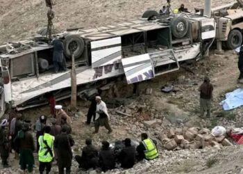 رویداد ترافیکی در شاهراه کابل – قندهار دست‌کم ۴۰ کشته و زخمی بر جا گذاشت