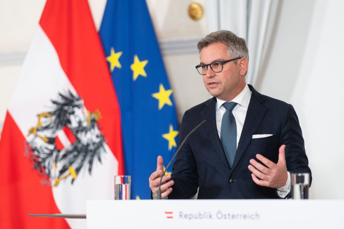 اتحادیه‌ی اروپا اعلام کرد در حال گفت‌وگو با طالبان برای اخراج مهاجران است