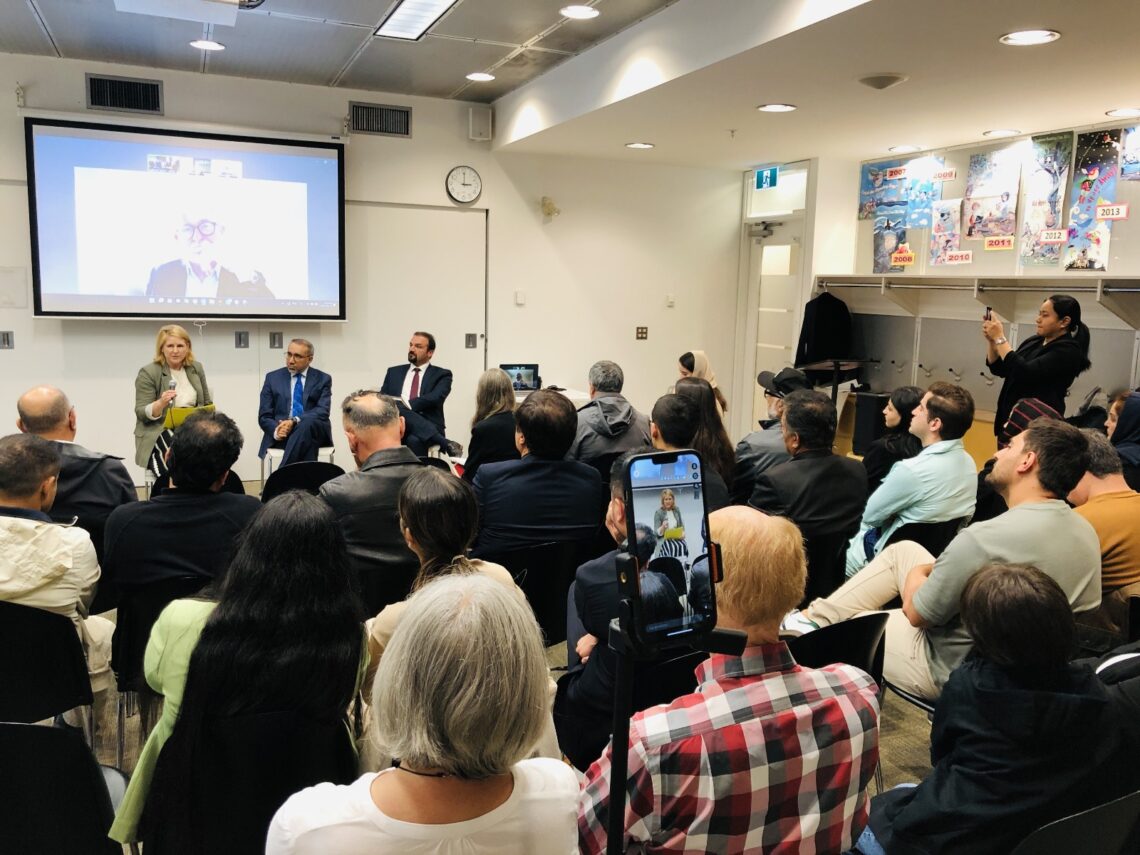 فعالان افغانستان در کانادا برنامه‌ای زیر نام «زخم تازه‌ی ۱۵ اگست» برگزار کردند