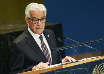 وزیر دفاع پاکستان: با ادامه‌ی حملات از افغانستان «برادری» و «دوستی» باقی نمی‌ماند